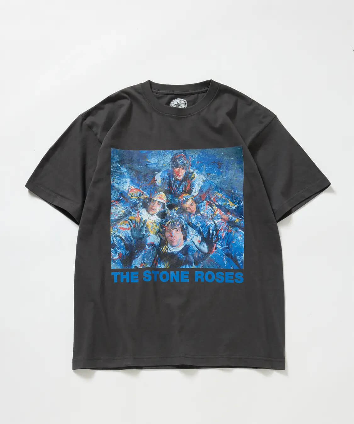 ブラックカラーのTシャツフロントデザイン