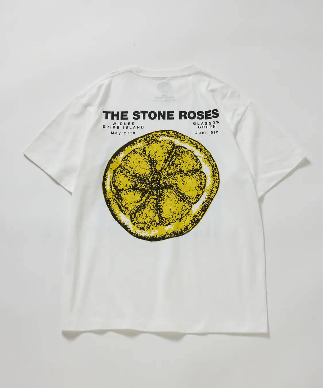 ホワイトTシャツのバックプリント詳細