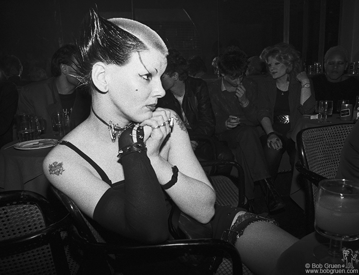 ロンドンのクラブ・ルイーズで撮影されたスー・キャットウーマン（Soo Catwoman）の写真