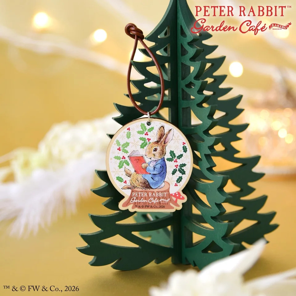 ツリーに飾られたピーターラビットのオリジナルクリスマスオーナメント
