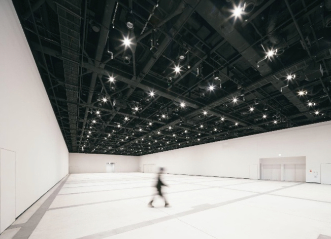 モン・タカナワの広大な屋内展示ホール空間「Box1500」